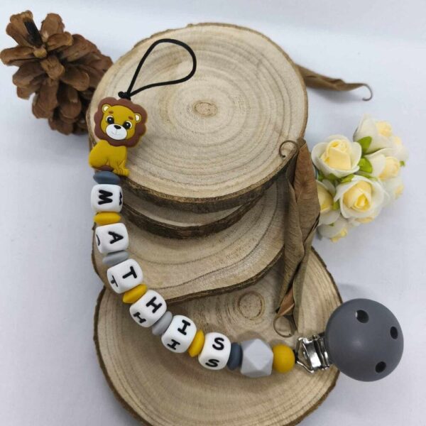 Attache-tetine LION personnalisees-attache-sucette en silicone accessoire-tetine-cadeau-naissance-creations-fait-mains-bebe-future-parent-Babybou-Crea