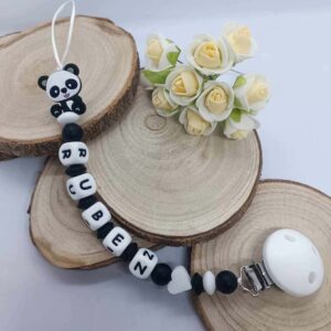 Attache-tetine-pandapersonnalisees-attache-sucette-en-silicone-accessoire-tetine-cadeau-naissance-creations-fait-mains-bebe-future-parent-Babybou-Crea