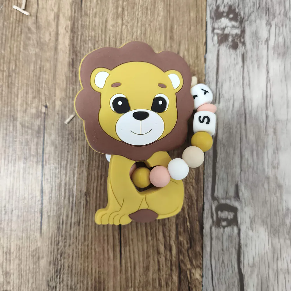 Anneau de dentition lion en silicone personnalisé avec perles en silicone dans des tons beige, blanc, pêche et moutarde – Babybou-Créa.
