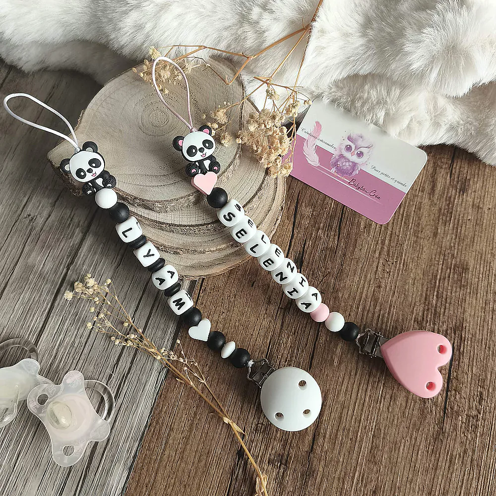 attache-tetine-PANDA- fille et garçon -cadeau-naissance-future-parent-tetine-bebe-Accessoire-personnalise-–creation-artisanale-unique-Babybou-Crea-