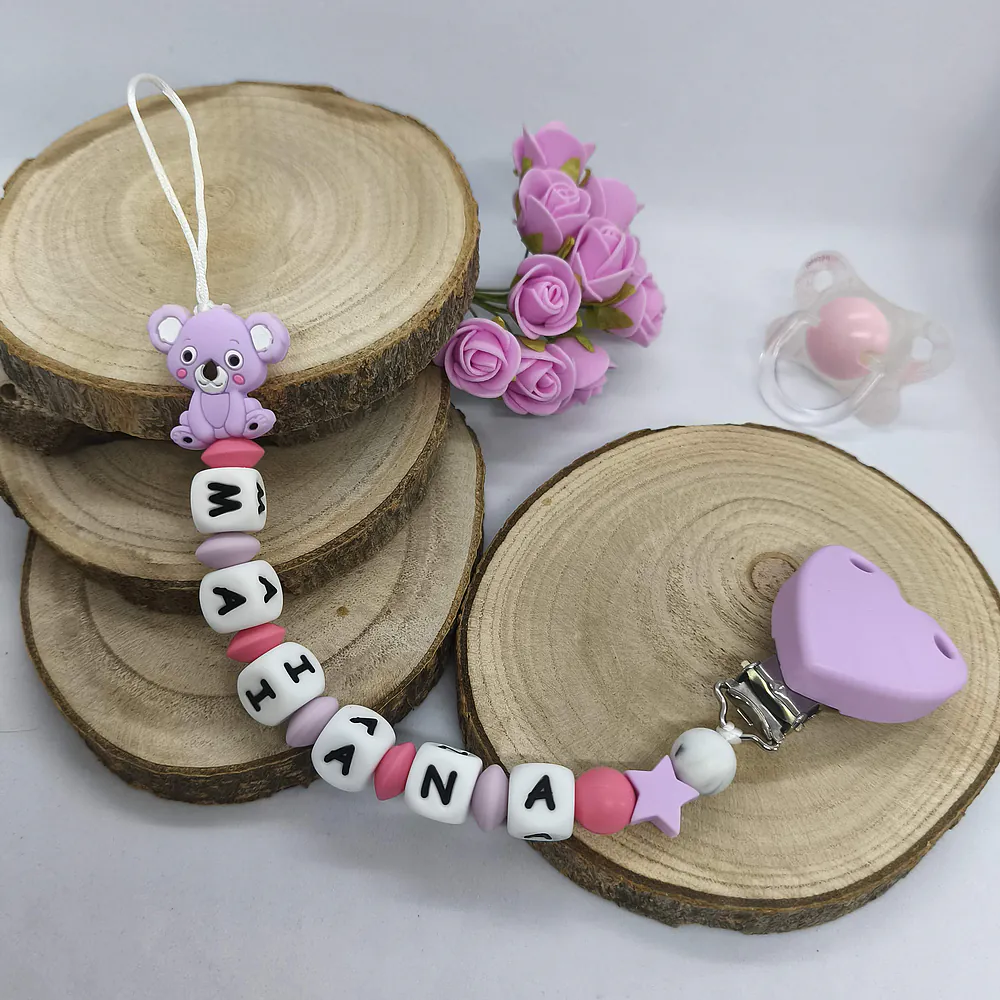 attache-tetine-koala- Tons violet et rose-cadeau-naissance-future-parent-tetine-bebe-Accessoire-personnalise-–creation-artisanale-unique-Babybou-Crea-