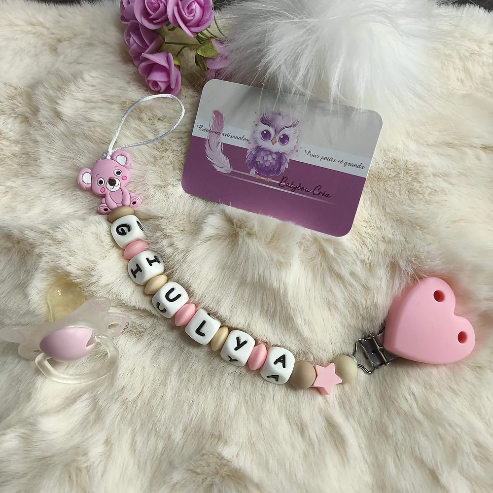 attache-tetine-koala- tons rose et beige -cadeau-naissance-future-parent-tetine-bebe-Accessoire-personnalise-–creation-artisanale-unique-Babybou-Crea-