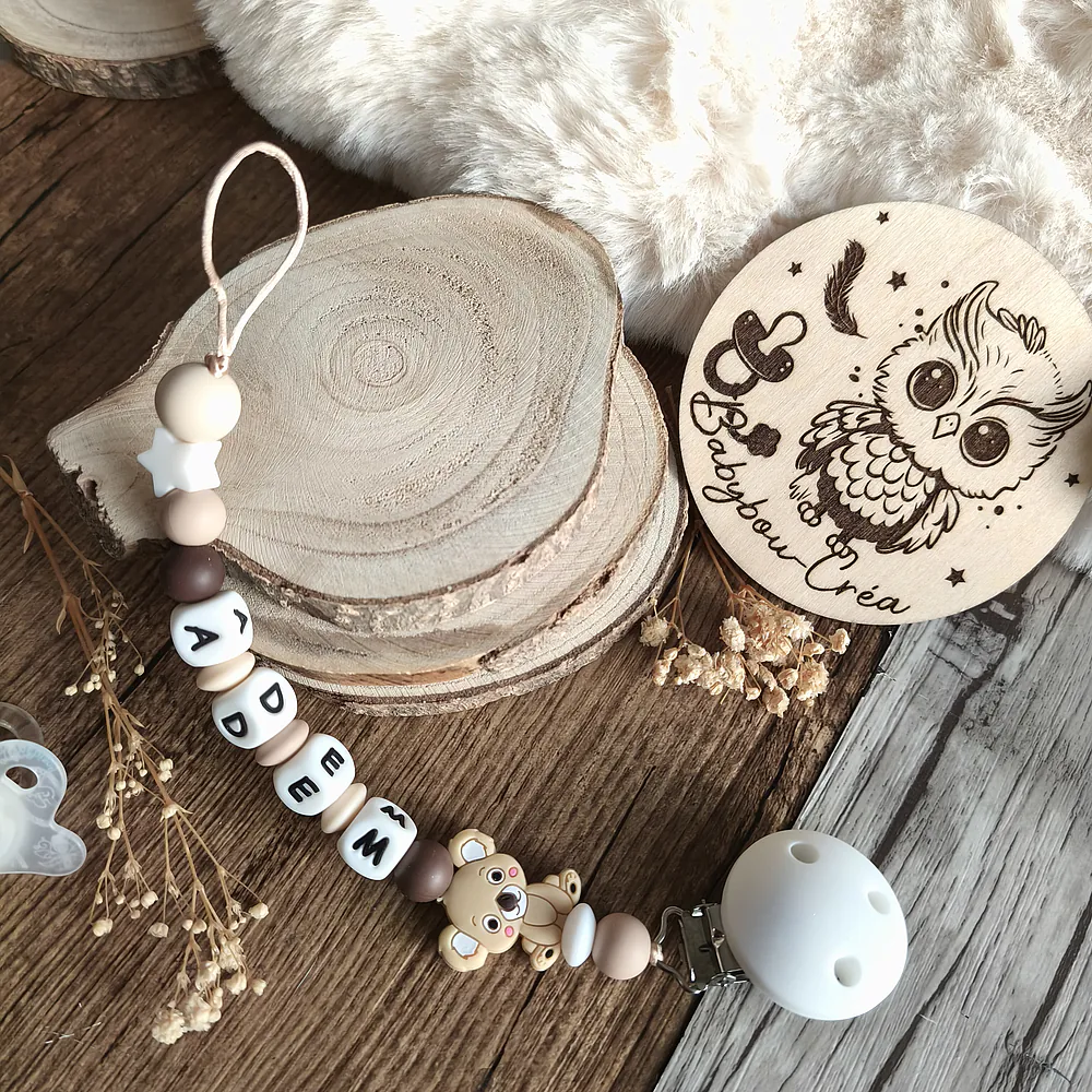 attache-tetine-koala- tons beige et marron -cadeau-naissance-future-parent-tetine-bebe-Accessoire-personnalise-–creation-artisanale-unique-Babybou-Crea-