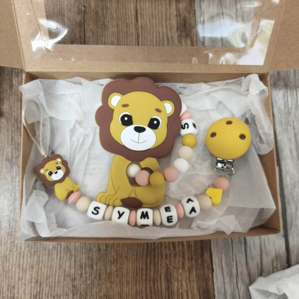 Coffret-naissance-personnalises-LION-attache-tetine-anneau-de-dentition-cadeau-future-parent-babyshower-accessoires-bebe-Babybou-Crea