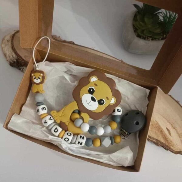 Coffret-naissance-personnalises-cadeau-artisanal-cadeau-naissance-creation-personnalises-attache-tetine-anneau-de-dentition-bebe-futur-parent-Babybou-Créa