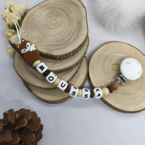 Attache-tetine-renard marron beige-cadeau-naissance-future-parent-tetine-sucette-bebe-accessoire-personnalise-–creation-artisanale-unique-Babybou-Crea-