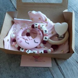 Babybou.crea - accessoires personnalises - bebe - attache tetine-anneau de dentition - attache doudou-porte.cles-fait main- coffret naissance fille