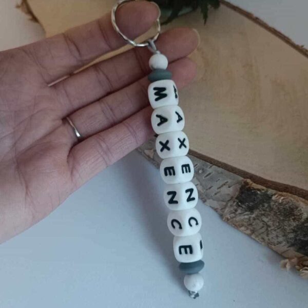 Porte-cles prenom personnalisé - tout silicone - cadeau artisanal -trousseau clef-assecoires sac - cartable -sac a langer -clés - creation unique - - Babybou-Crea .