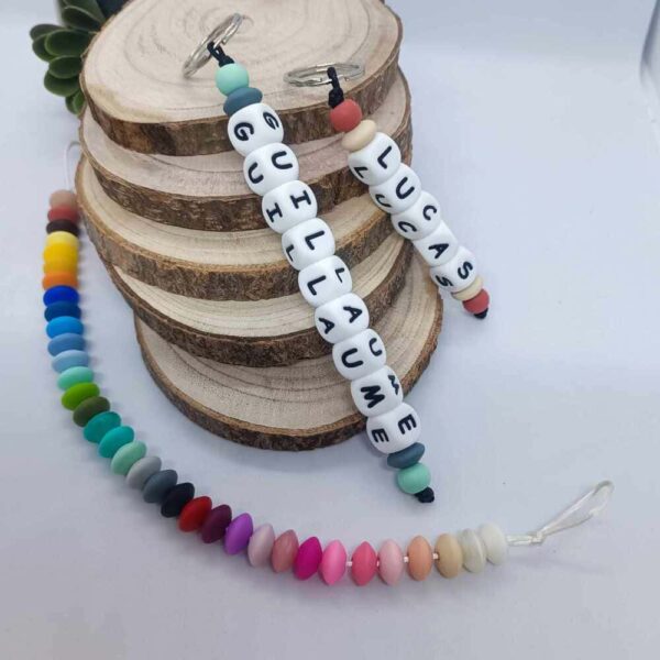 Porte-cles-prenom-personnalise-tout-silicone-cadeau-artisanal-trousseau-clef-assecoires-sac-cartable-sac-a-langer-cles-creation-unique-Babybou-Crea