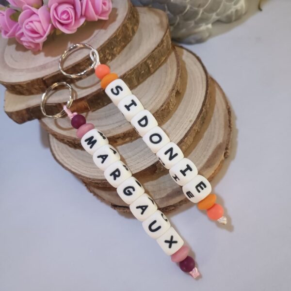 Porte-cles-prenom-personnalise-tout-silicone-cadeau-artisanal-trousseau-clef-assecoires-sac-cartable-sac-a-langer-cles-creation-unique-Babybou-Crea