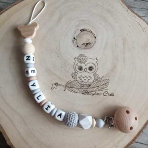 Babybou-Crea- cadeau personnalisés-accessoires bebe- parents-attache tétine-coffret naissance-porte-cles- attache tétine ours bois