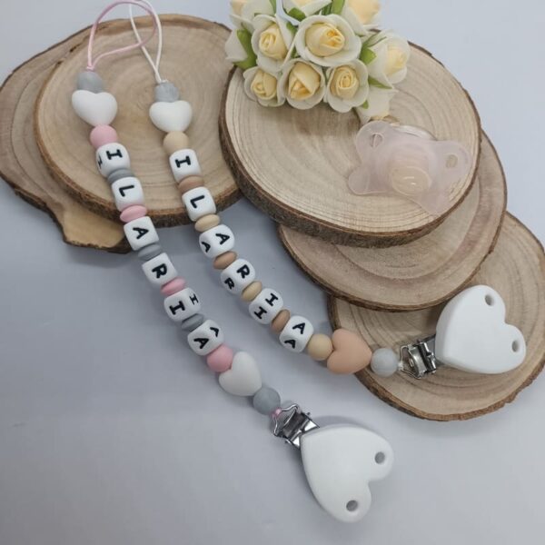 attache tétine-attache sucette-accroche tétine-présonnalisés prénom-coeurs-silicone-accessoires bébé-creation personnalisés-artisanal-cadeau naissance-babybou-créa