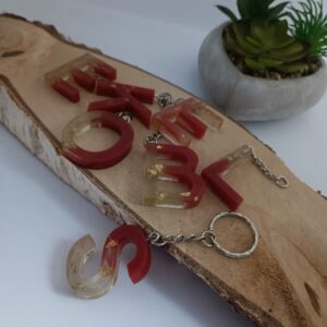 Babybou-Créa -créations artisanales- accessoires personnalisé-porte-clés- porte-clés fais main-porte-clés résine époxy- porte-clés lettres