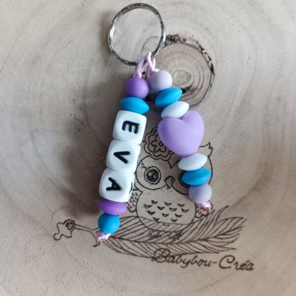 Babybou-créa-creations artisanale-accessoires personnalisés-cadeau original-porte-cles-porte-cles personnalisé prénom- porte-cles coeur violet