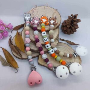 Attache-tetine-renard-personnalisees-attache-sucette-avec-ou-sans-prenom-en-silicone-accessoire-tetine-cadeau-naissance-creations-fait-mains-bebe-future-parent-Babybou-Crea