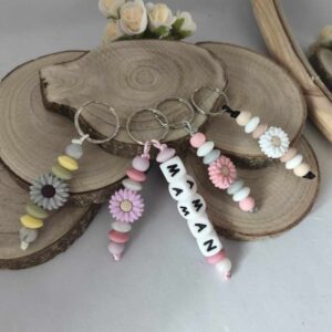 Porte-cles-personnalise-flower-prenoms-tout-silicone-cadeau-artisanal-trousseau-clef-assecoires-sac-creation-unique-Babybou-Crea