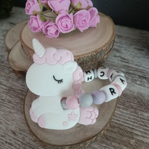 Anneau-dentition-presonnalises-licorne-prenom-accessoires-bebe-artisanal-cadeau-naissance