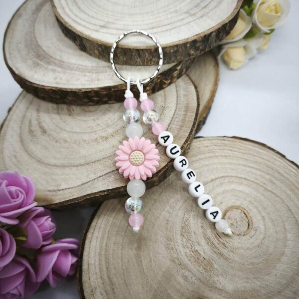 Porte-cles-flower-personnalise-acrylique-silicone-cadeau-artisanal-trousseau-clef-assecoires-sac-cartable-sac-a-langer-cles-creation-unique