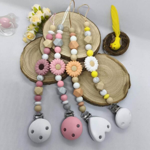 Attache-tetine-flower-personnalisees-sucette-avec-ou-sans-prenom-en-silicone-accessoire-tetine-cadeau-naissance-creations-fait-mains-bebe-future-parent-Babybou-Crea