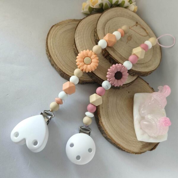 Attache-tetine-flower-personnalisees-sucette-avec-ou-sans-prenom-en-silicone-accessoire-tetine-cadeau-naissance-creations-fait-mains-bebe-future-parent-Babybou-Crea
