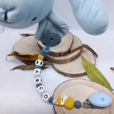 <br />
attache-doudou-accroche-doudou-avec-ou-sans-prenom-accessoires-bebe-creation-personnalises-artisanal-cadeau-naissance-babybou-crea