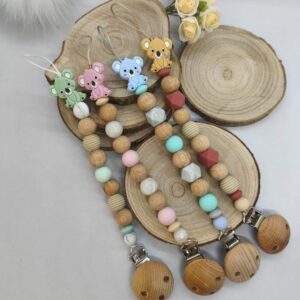 Attache-tetine-petit-koalas-personnalisees-attache-sucette-en-silicone-accessoire-tetine-cadeau-naissance-creations-fait-mains-bebe-future-parent-Babybou-Crea