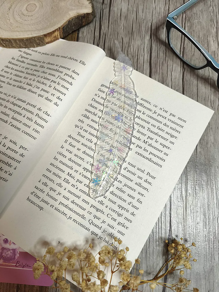 Marque-page-plume-flocons neige-resine-epoxy-marque-ta-page-accessoire-lecture-cadeau-fait-main-artisanal-personnalise-original-babybou-crea-