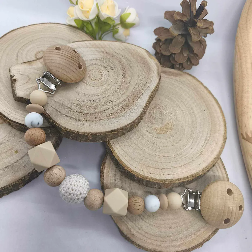 attache-doudou-silicone-bois- tons beige-accroche-doudou-tendre-naturel-sans-prenom-accessoires-bebe-creation-personnalises-artisanal-cadeau-naissance-babybou-crea-
