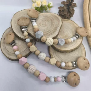 attache-doudou-silicone-bois-accroche-doudou-tendre-naturel-sans-prenom-accessoires-bebe-creation-personnalises-artisanal-cadeau-naissance-babybou-crea-2