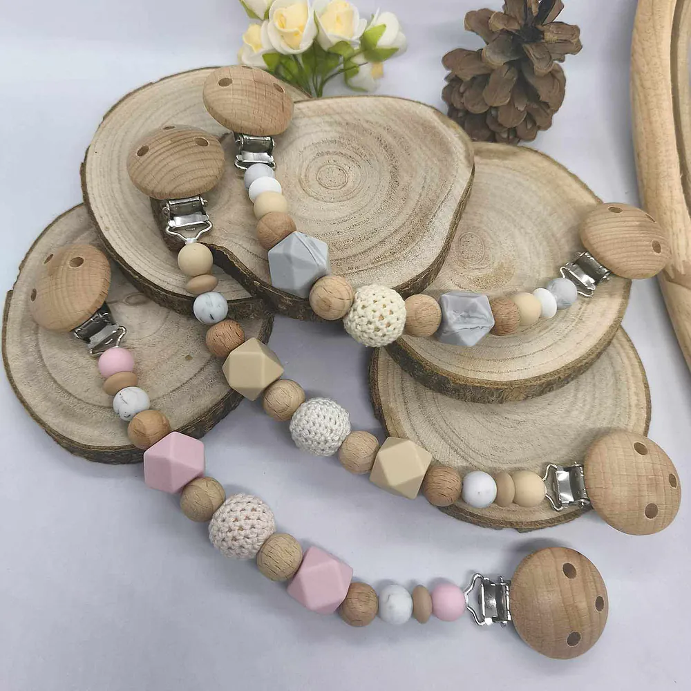 attache-doudou-silicone-bois-accroche-doudou-tendre-naturel-sans-prenom-accessoires-bebe-creation-personnalises-artisanal-cadeau-naissance-babybou-crea-2