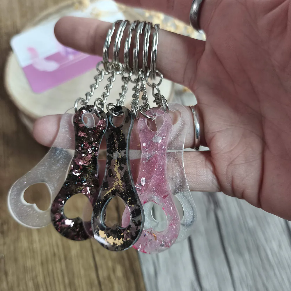 jeton-caddie-resine-epoxy-porte-cles-artisanal-fait-main-accessoire-pratique-artisanale-idee-cadeau-originale-babybou-crea-2