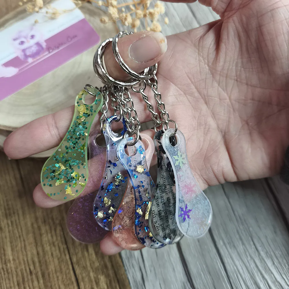 jeton-caddie-resine-epoxy-porte-cles-artisanal-fait-main-accessoire-pratique-artisanale-idee-cadeau-originale-babybou-crea-3