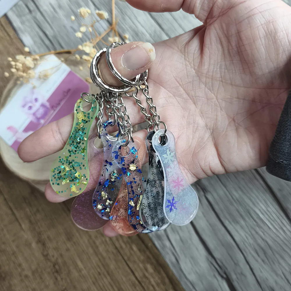 jeton-caddie-resine-epoxy-porte-cles-artisanal-fait-main-accessoire-pratique-artisanale-idee-cadeau-originale-babybou-crea-4