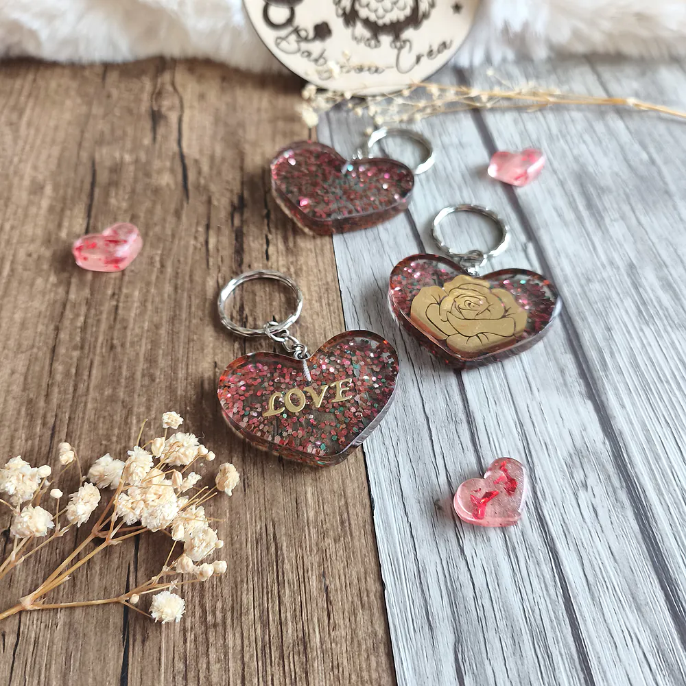 Porte-clé coeur rouge pailletées - amour- love-uni-Accessoire-personnalise-Saint-Valentin-en-resine-epoxy-creation-artisanale-unique-Babybou-Crea 2