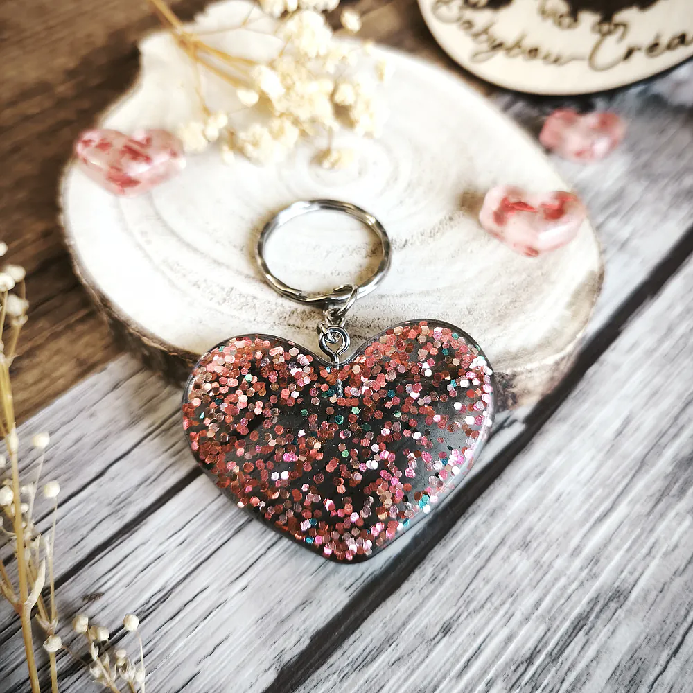 Porte-clé coeur rouge pailletées - amour-Accessoire-personnalise-Saint-Valentin-en-resine-epoxy-creation-artisanale-unique-Babybou-Crea