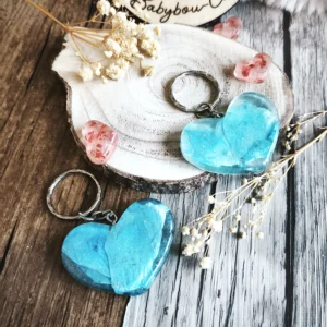 Porte-clés coeur Bleu d'orquidée- fleur seché - Accessoire-personnalise-Saint-Valentin-en-resine-epoxy-creation-artisanale-unique-Babybou-Crea