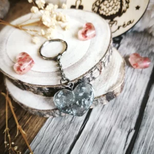 porte-cle-coeur-resine-epoxy-brume-argentee- accessoire clé- création artisanale-babybou-crea