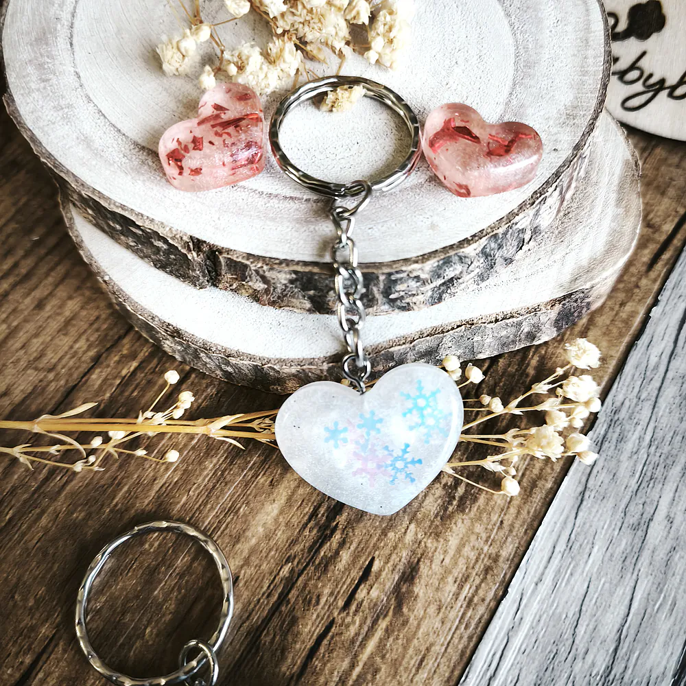 Porte-clé petit cœur en résine époxy Flocon de Neige avec flocons brillants fait main - accessoires de mode - créations artisanale - babybou-crea 3