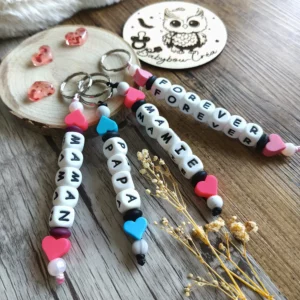 Porte-clés silicone Cœur à Cœur personnalisé avec prénom et petits cœurs aux extrémités