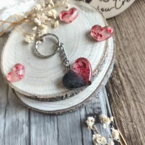 Porte-clé cœur Nuit d’Amours en résine époxy accroché à un trousseau de clés, cadeau romantique Saint-Valentin