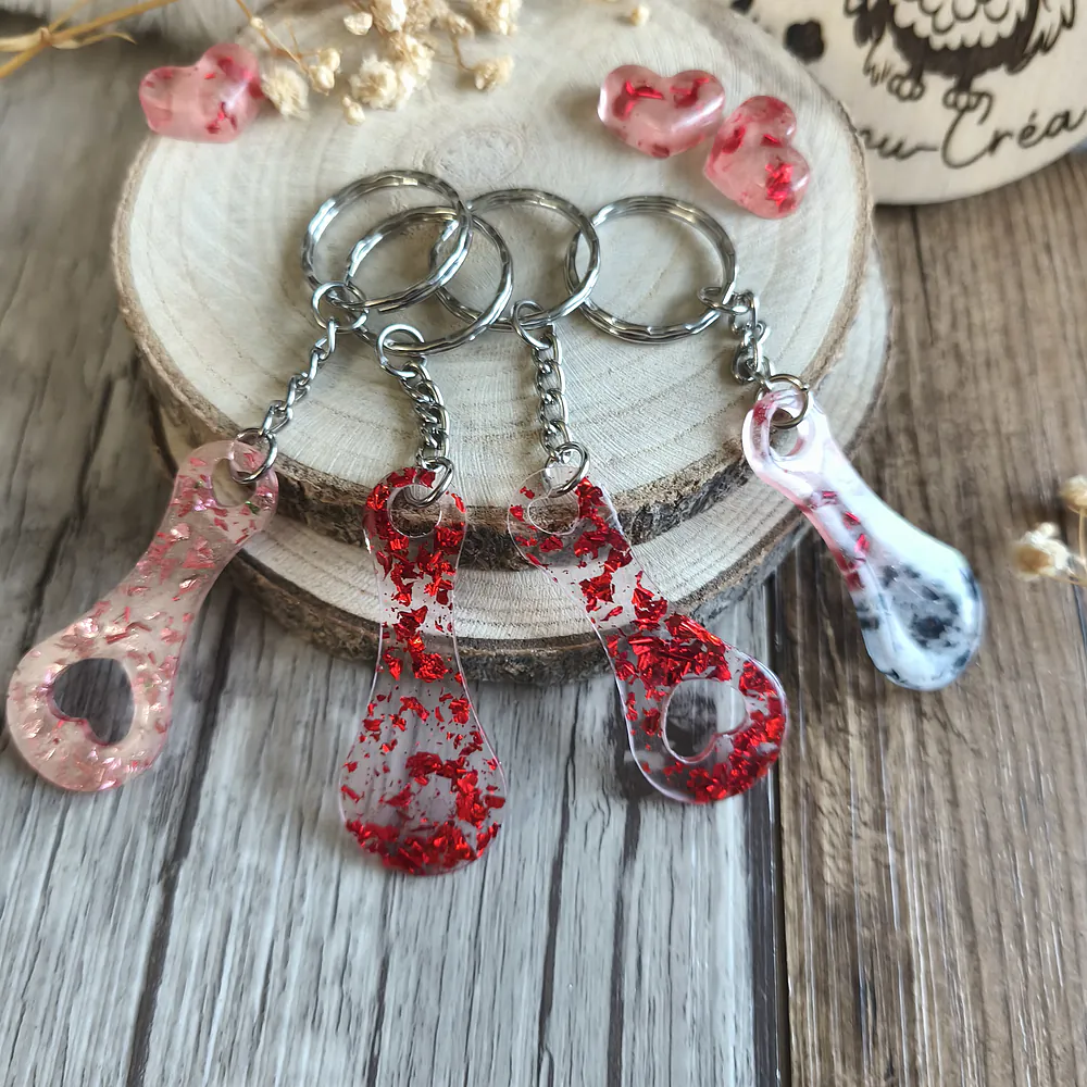 Jeton de caddie en résine époxy noir et rouge avec feuille d’or et légère transparence – création artisanale Babybou-Crea