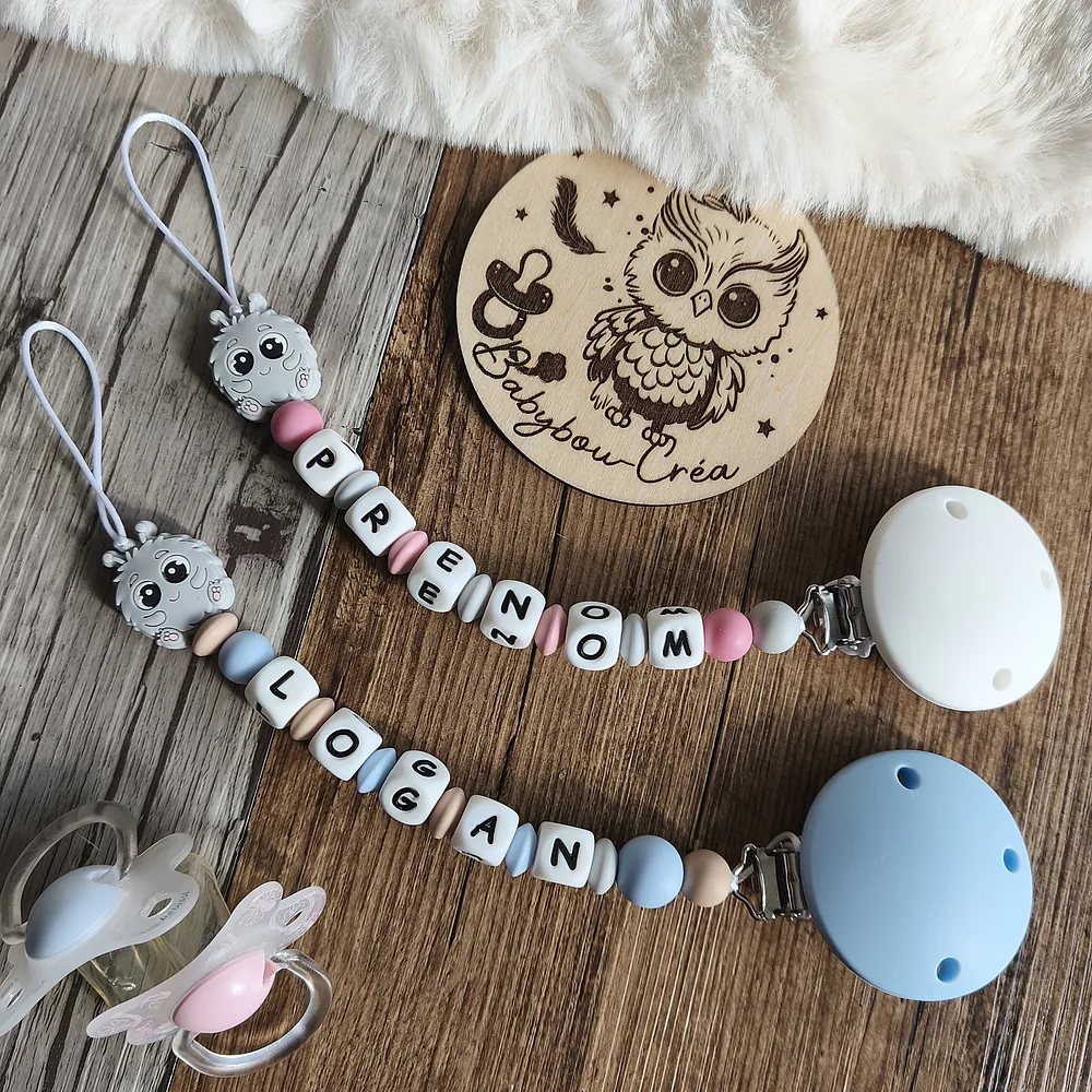 Attache-tetine-les-petit-monstres- coloris garçon -cadeau-naissance-future-parent-tetine-bebe-Accessoire-personnalise-–creation-artisanale-unique-Babybou-Crea-