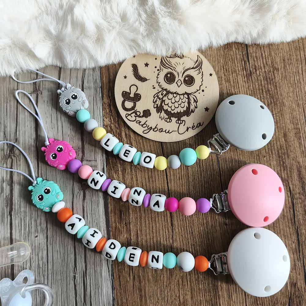 Attache-tetine-les-petit-monstres- coloris flashy - cadeau-naissance-future-parent-tetine-bebe-Accessoire-personnalise-–creation-artisanale-unique-Babybou-Crea-