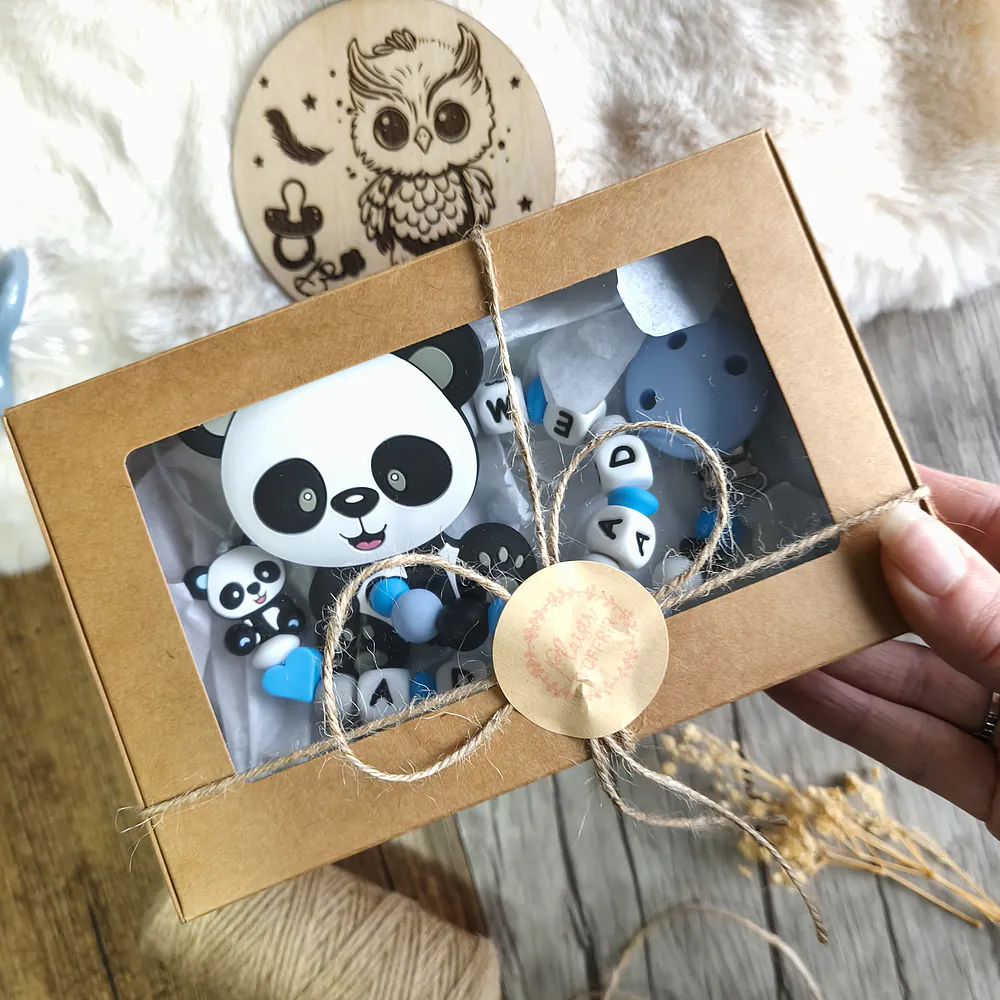 coffret attache-tetine-anneau-de-dentition-PANDA-cadeau-naissance-future-parent-tetine-bebe-Accessoire-personnalise-–creation-artisanale-unique-Babybou-Crea