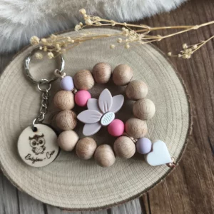 porte-cle-fleur-bois-silicone-creation- Lila poudré et rose -artisanale-accessoires-sac-femme-cadeau-unique-fetes-des-mere-maman-fait-mains-babybou-crea
